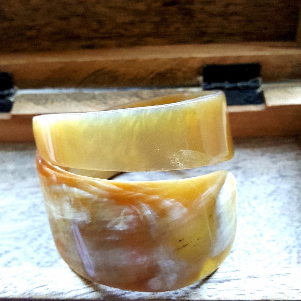 Natural Shell Bangle